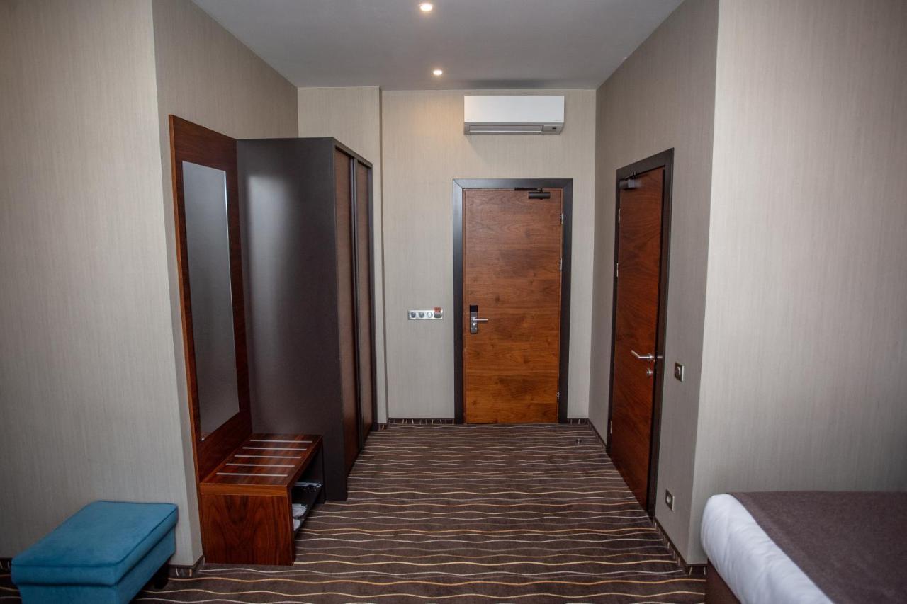 Taurus City Hotel Lviv Eksteriør billede