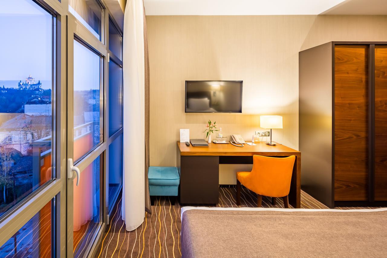 Taurus City Hotel Lviv Eksteriør billede